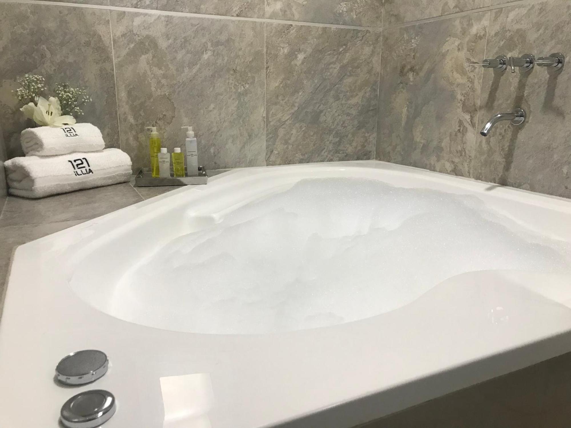 Illia 121 Apart Hotel Neuquén Екстериор снимка